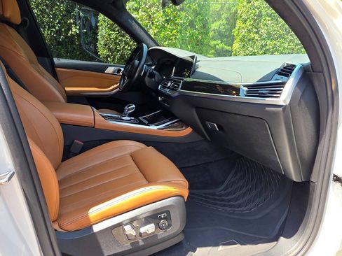 Used 2020 BMW X7 xDrive40i w/ M Sport Package AWD/4WD image 55