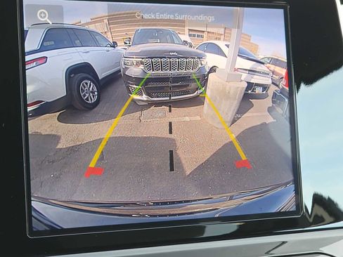 Certified 2025 Jeep Compass Latitude image 26