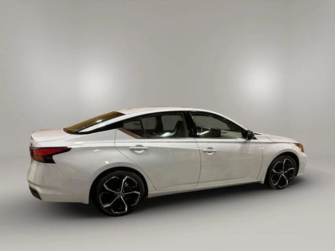 Used 2023 Nissan Altima 2.5 SR w/ SR Premium Package image 6
