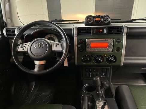 Used 2011 Toyota FJ Cruiser 4WD w/ Trail Teams Special Edition image 21