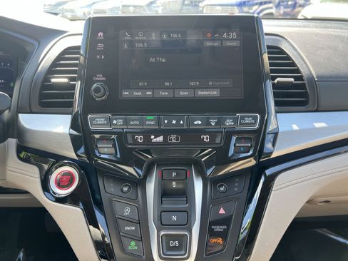 Used 2023 Honda Odyssey Touring image 18