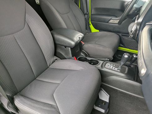 Used 2013 Jeep Wrangler Unlimited Sport image 10