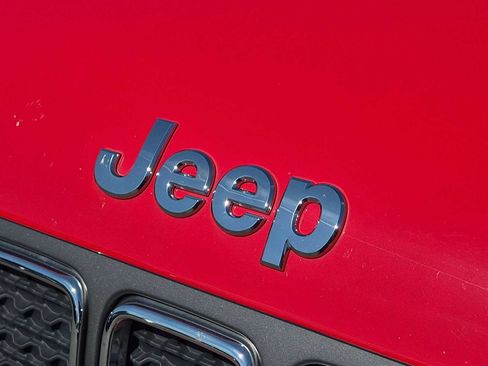 Used 2020 Jeep Renegade Limited w/ UConnect 8.4 Nav Group AWD/4WD image 12