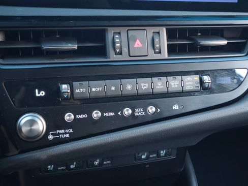 Used 2025 Lexus ES 300h w/ Premium Package FWD image 25
