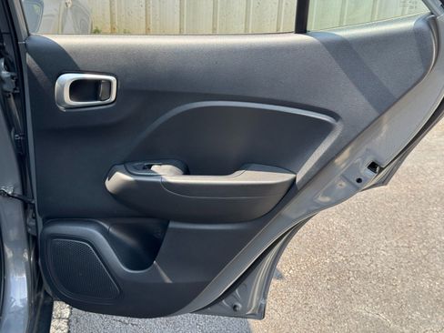 Used 2021 Hyundai Venue SE FWD image 36
