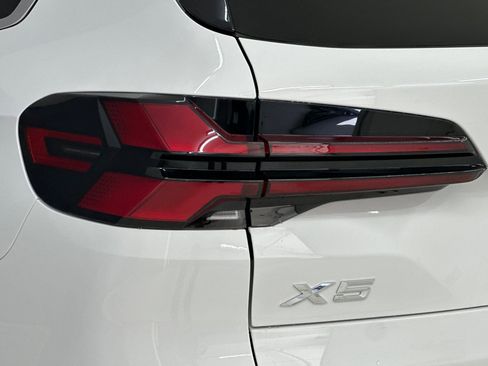 New 2026 BMW X5 sDrive40i image 12