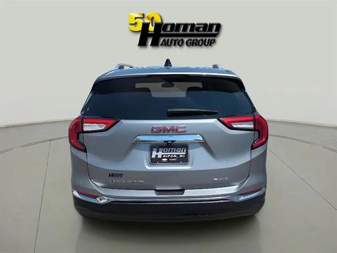 Used 2024 GMC Terrain SLT image 4