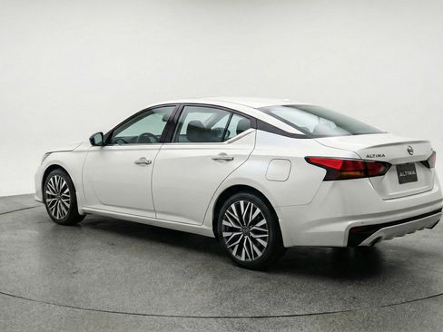 Used 2025 Nissan Altima 2.5 SV image 6