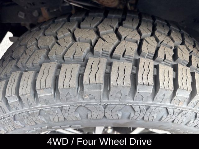 Used 2020 Toyota Tacoma TRD Sport w/ Technology Package AWD/4WD image 11