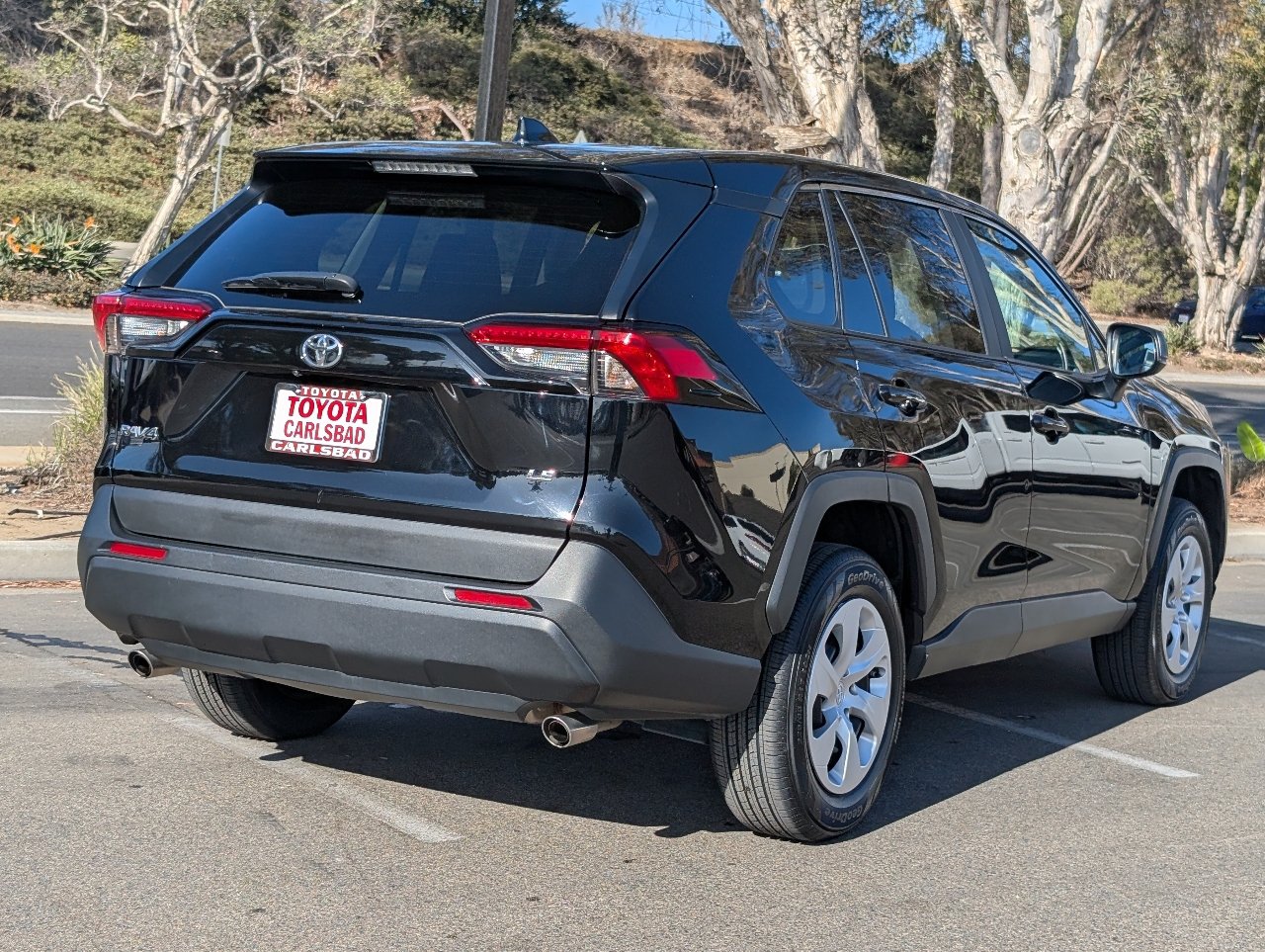 Used 2025 Toyota RAV4 LE FWD image 13