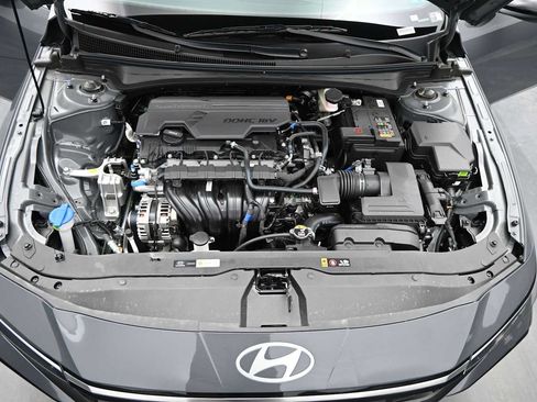 New 2026 Hyundai Elantra SEL Sport FWD image 23