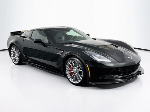 Used 2018 Chevrolet Corvette Z06 RWD image 2