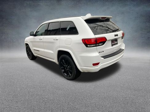 Used 2019 Jeep Grand Cherokee Altitude image 3