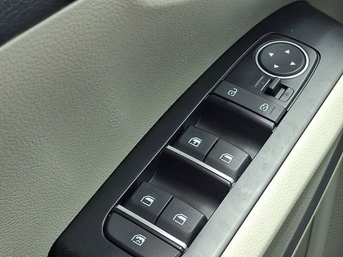 Certified 2025 Kia Soul LX w/ LX Technology Package FWD image 24