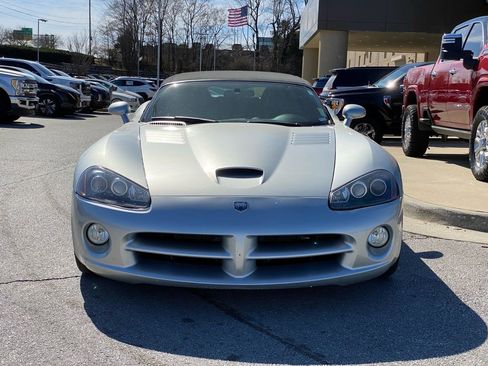 Used 2003 Dodge Viper SRT-10 image 2