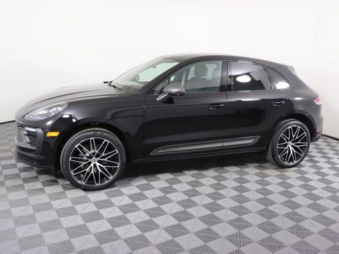 Used 2025 Porsche Macan image 2
