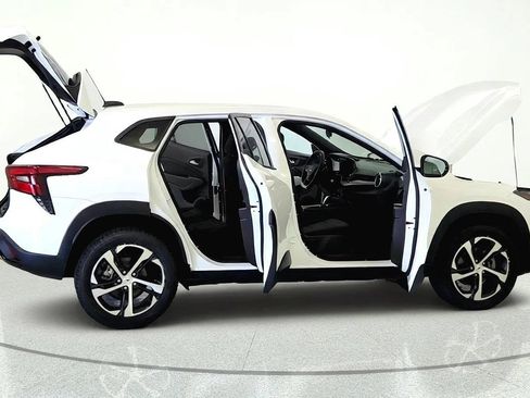 Used 2024 Chevrolet Trax RS FWD image 12