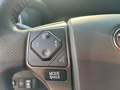 Used 2022 Toyota Tacoma TRD Off-Road AWD/4WD image 19