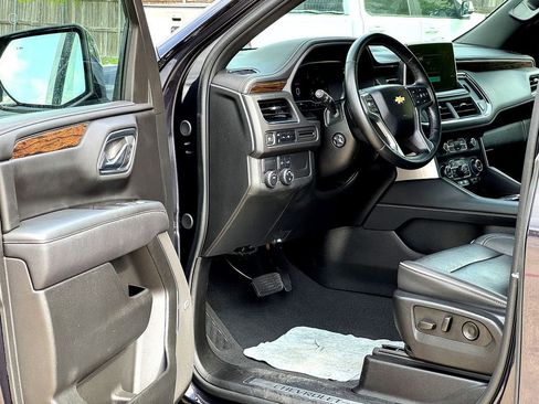 Used 2024 Chevrolet Suburban Premier RWD image 11
