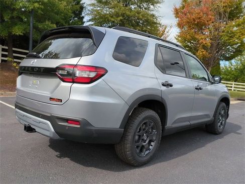 New 2025 Honda Pilot TrailSport image 4