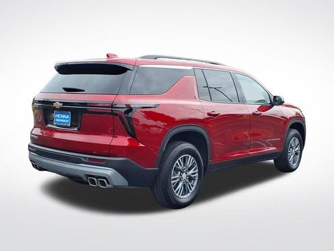 Used 2025 Chevrolet Traverse LT w/ Driver Confidence Package FWD image 6