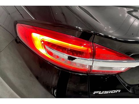 Used 2018 Ford Fusion SE w/ Fusion SE Technology Package image 29