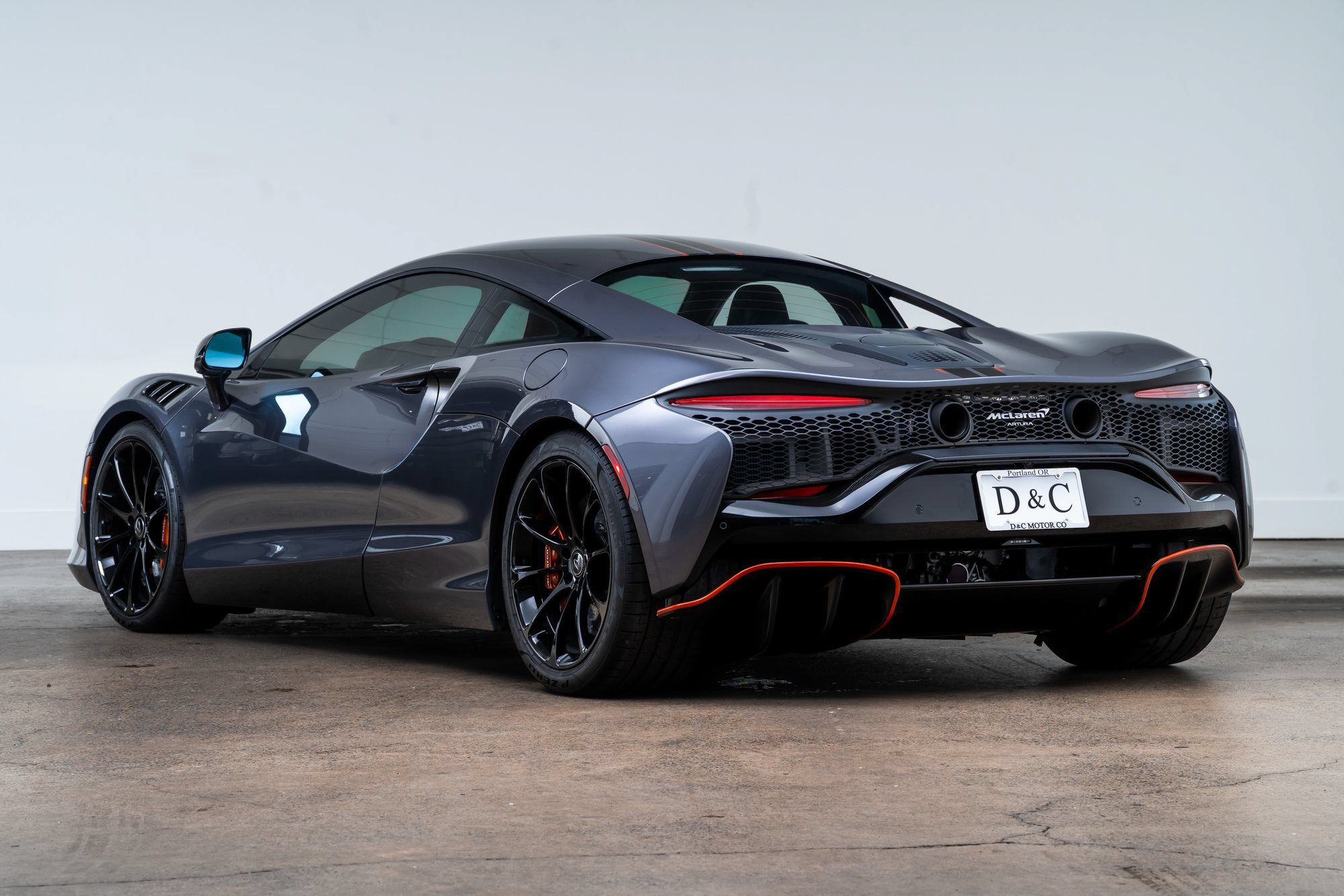 Used 2024 McLaren Artura RWD image 11