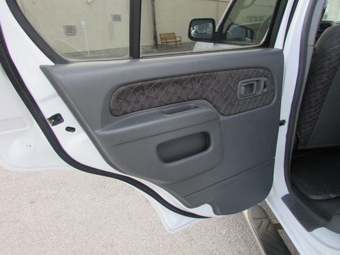 Used 2000 Nissan Xterra XE image 20