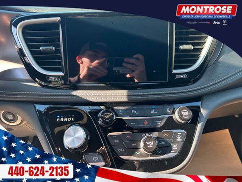 New 2026 Chrysler Pacifica Select image 17