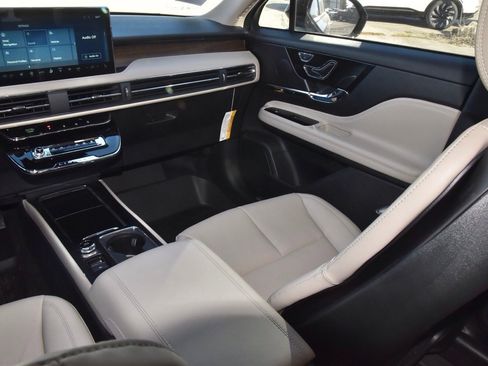 New 2026 Lincoln Corsair Reserve image 17