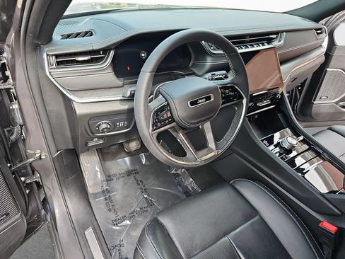 Used 2023 Jeep Grand Cherokee Overland w/ Luxury Tech Group IV AWD/4WD image 16