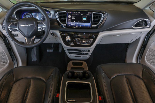 Used 2022 Chrysler Pacifica Touring-L FWD image 39