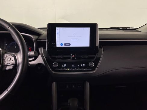 Used 2024 Toyota Corolla Cross XLE w/ Convenience Package image 16