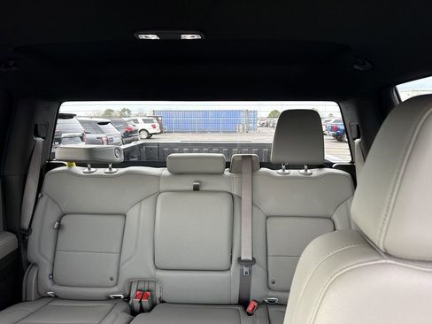 Used 2024 GMC Sierra 1500 SLT image 11