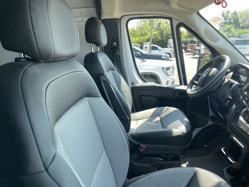 Used 2025 RAM ProMaster 2500 w/ Convenience Group FWD image 9