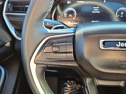 Used 2024 Jeep Grand Cherokee Altitude image 16