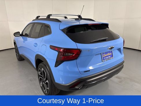 Used 2024 Chevrolet Trax RS w/ Driver Confidence Package FWD image 9