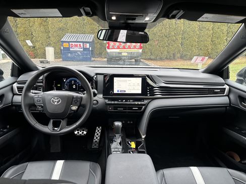 Used 2025 Toyota Camry SE image 15