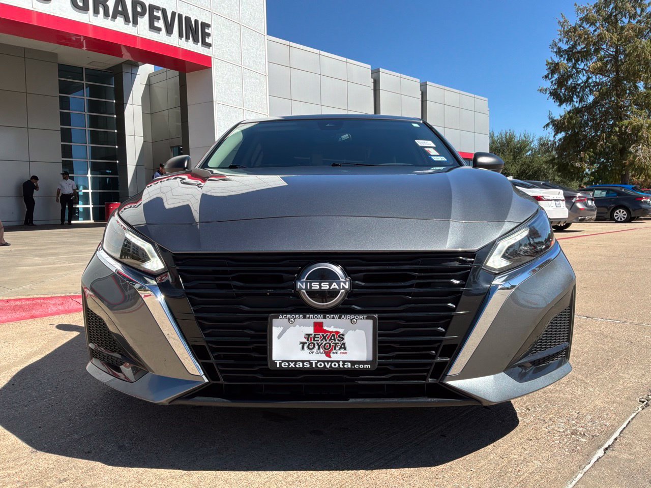 Used 2025 Nissan Altima 2.5 SV FWD image 3