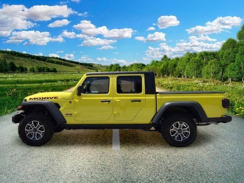 Used 2024 Jeep Gladiator Mojave w/ Technology Group AWD/4WD image 3