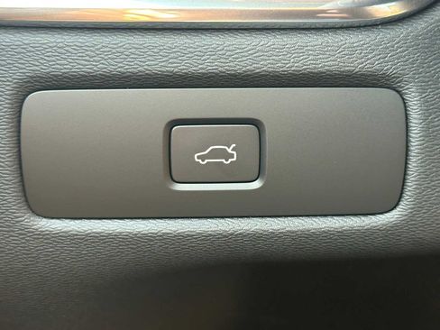 New 2025 Volvo XC60 B5 Ultra w/ Protection Package Premier image 31