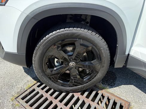 Certified 2025 Volkswagen Taos SEL w/ Black Wheel Plus Package image 26