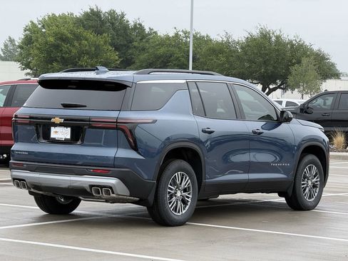 New 2026 Chevrolet Traverse LT FWD image 4