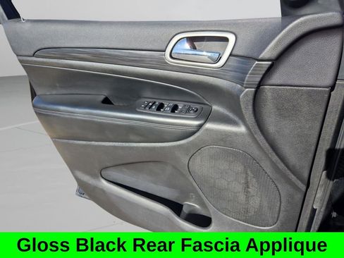 Used 2019 Jeep Grand Cherokee Altitude image 12