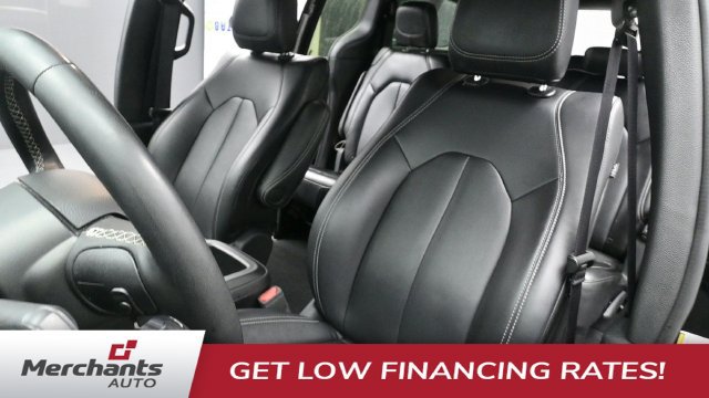 Used 2025 Chrysler Pacifica Select FWD image 31
