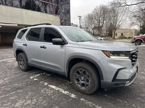 Used 2024 Honda Pilot TrailSport image 5