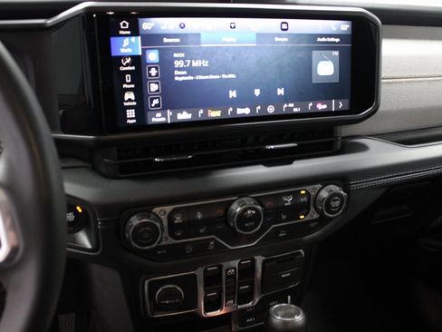 Used 2024 Jeep Wrangler Sahara image 31