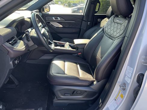 Used 2025 Ford Explorer Platinum w/ LUX Leather Package AWD/4WD image 6