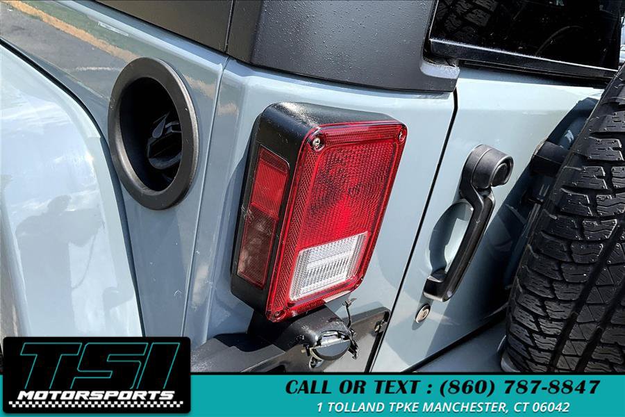 Used 2014 Jeep Wrangler Unlimited Sahara w/ Dual Top Group AWD/4WD image 31
