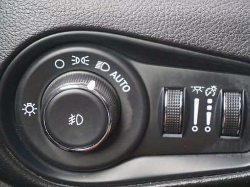 Used 2023 Jeep Renegade Latitude image 27